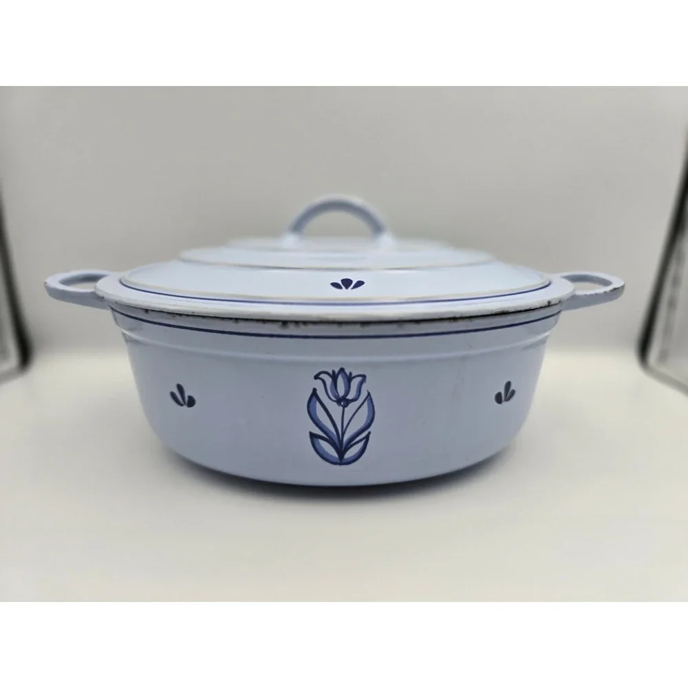 Vintage Blue Floral Cast Enamel Casserole Pot with Lid‎ Dutch Oven Style